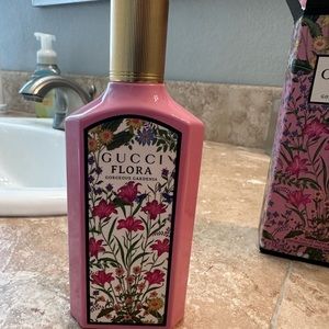 Gucci Flora gorgeous gardenia perfume